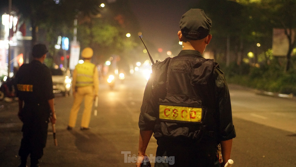 Các lực lượng CSGT, CSCĐ phối hợp làm nhiệm vụ.
