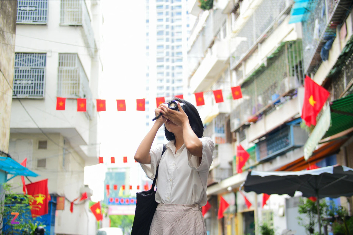 Thời tiết TP.HCM ngày đầu dịp lễ 2/9 trời nhiều mây, thi thoảng có những cơn mưa rào nhưng vẫn không cản bước các bạn trẻ ra đường tận hưởng không khí yên bình.