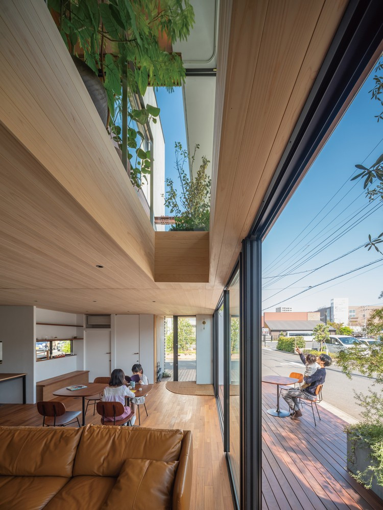 Thông qua việc chia sẻ không gian và những niềm vui thường nhật theo cách này, kiến trúc sư hy vọng từng bước xây dựng các mối quan hệ nhẹ nhàng nhưng đầy ý nghĩa.