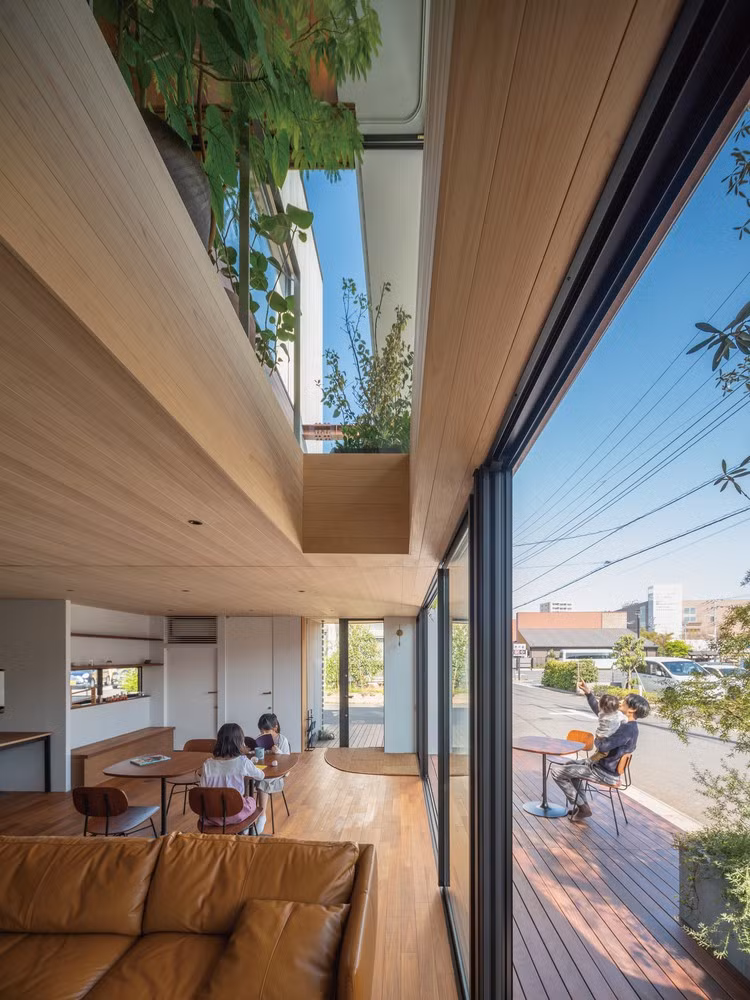 Thông qua việc chia sẻ không gian và những niềm vui thường nhật theo cách này, kiến trúc sư hy vọng từng bước xây dựng các mối quan hệ nhẹ nhàng nhưng đầy ý nghĩa.