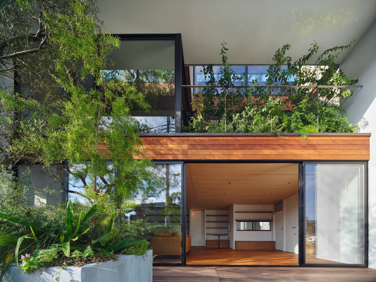 Bên cạnh đó còn có đủ không gian cho một thư viện mini của cư dân trong khu phố, hoặc biến không gian thành một rạp chiếu phim tạm thời.