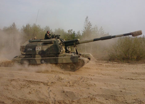 2S19 Msta-S hành tiến.