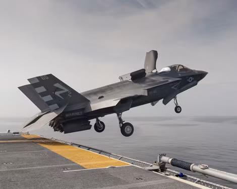 F-35B cất cánh từ tàu đổ bộ Hải quân Mỹ.