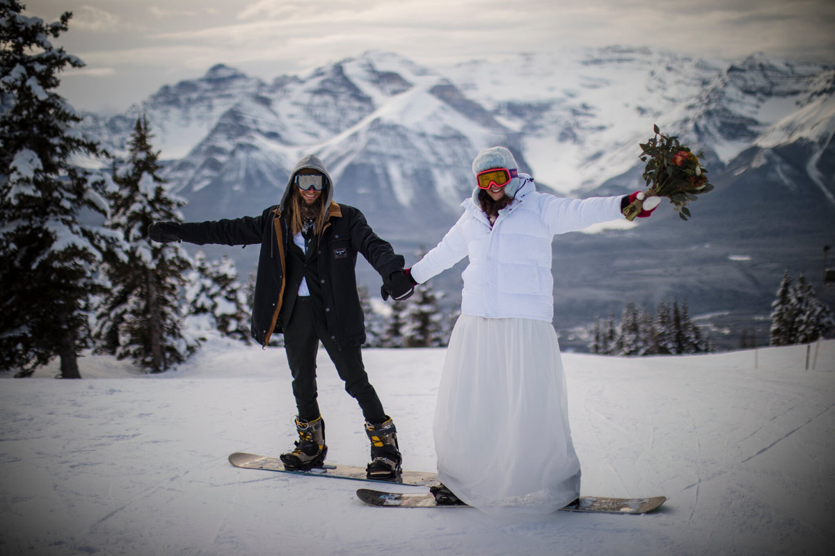 Doi tre lam dam cuoi o khu truot tuyet -25 do C vi dich-Hinh-2