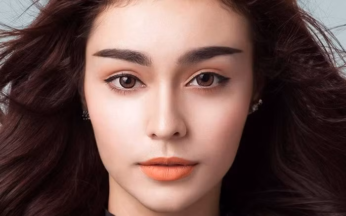 Nếu những người này làm kinh tế thì càng về hậu vận lại càng phát tài, sở hữu khối tài sản với giá trị khổng lồ. Nhưng với những người có hạ đình nhỏ hẹp, ngắn thì sức khỏe thường yếu ớt, dễ bị ốm vặt; cuộc sống về già vẫn chưa an ổn. (Thông tin trong bài chỉ mang tính tham khảo).