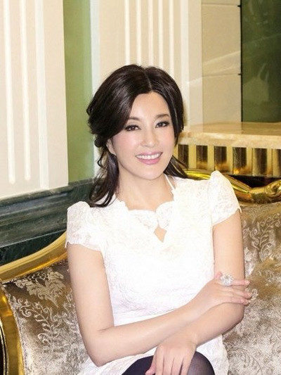 Mỹ nhân U60 Lưu Hiểu Khánh.