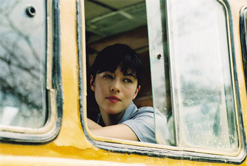 An và Minh từng gắn bó và hẹn hò vụng trộm với nhau nhưng vẫn luôn lo sợ cái nhìn dè bỉu của dư luận. Để được bên người con gái mình yêu, Minh đã chấp nhận lấy anh của An. Tuy vậy, trong đêm tân hôn, sự thật bị phát hiện khiến cả gia đình này bị rơi vào bi kịch.