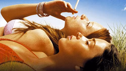 Bộ phim về đề tài đồng tính nữ của nước Anh “My Summer Of Love” khiến người xem dâng tràn cảm xúc bởi sự lãng mạn, mối giao hòa trong tâm hồn giữa hai cô gái đến từ hai đẳng cấp xã hội hoàn toàn khác nhau, nhưng yêu nhau, khiến người xem có những “cảm xúc vô tận”.