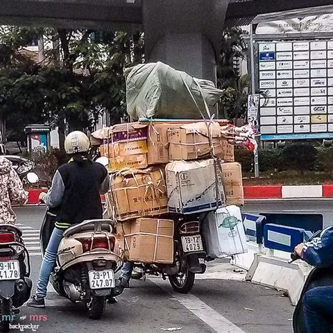 Những món đồ này có thể rơi xuống bất cứ lúc nào và có thể gây ảnh hưởng tới cả những người xung quanh.