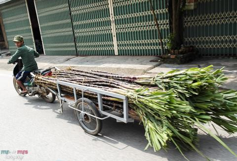 Những chuyến xe chở hàng cồng kềnh, nguy hiểm