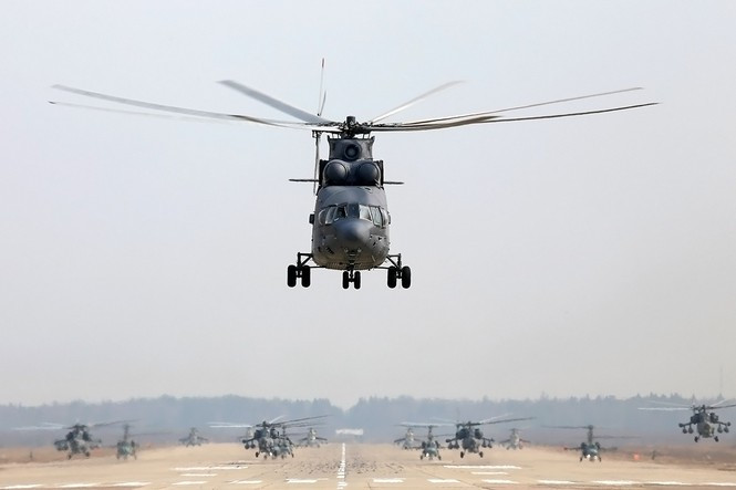 ##s### Mi-26 là máy bay trực thăng vận tải nặng nhất thế giới. Nó có khả năng chở 20 tấn hàng hóa bên trong cabin hoặc trên dây treo bên ngoài, trọng lượng cất cánh của xe đạt 56 tấn.