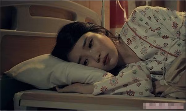 Cuong quyet di du lich cung cong ty, luc ve toi nhan cai ket dang