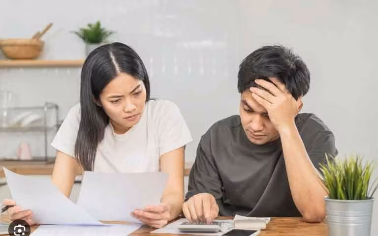 Vo chong toi bat luc khi con trai muon tiep tuc di hoc