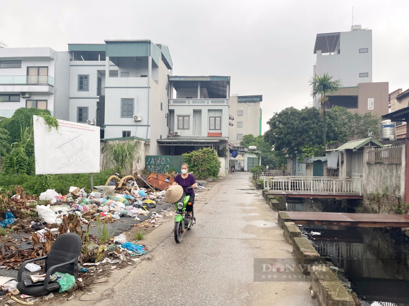 Ha Noi: Rac thai “bua vay” thon co hang tram ca sot xuat huyet, cha me khuyen con “dung ve!“-Hinh-7