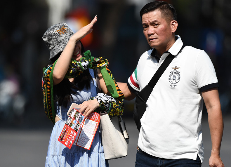 Thoi tiet Ha Noi 2/7: Nang nong nhu 'do lua', nua dem van oi buc