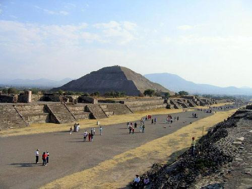 Hồi thế kỉ 6 và 7, đây được coi là giai đoạn phát triển thịnh vượng của thành phố với số dân lên tới 200.000 người, tương đương với dân số của Trường An, một thành phố lớn vào thời cổ đại ở Trung Quốc. Tuy nhiên, đến nay các nhà khoa học vẫn chưa tìm ra tộc người từng sống ở thành phố cổ xưa này.