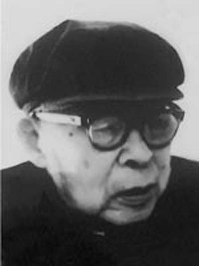 9. Trần Bá Đạt, năm 1927 gia nhập ĐCS Trung Quốc, năm 1939 là Thư ký của Mao Trạch Đông. Năm 1969 là Ủy viên thường vụ Bộ chính trị Khóa 9 và là nhân vật thứ 4 của Đảng sau Mao Trạch Đông, Chu Ân Lai, Lâm Bưu. Năm 1970 bị bắt, năm 1973 bị khai trừ Đảng. Năm 1981 bị tòa án đưa ra xét xử với tội danh là thành viên của “Tập đoàn phản đảng Lâm Bưu – Giang Thanh”, bị tuyên án 18 năm tù. Năm 1988 mãn hạn tù, năm 1989 qua đời.