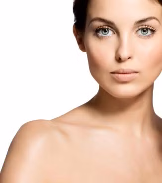 Cằm vuông: Cằm có dạng vuông báo hiệu người nào đó có tính thực tế cao hơn mức bình thường. Cằm vuông đồng nghĩa với việc bạn nhạy bén hơn với những vấn đề thuộc lẽ phải và có khả năng tiếp cận mọi chuyện một cách logic.