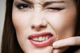 Điều này có thể được hiểu là bạn cảm thấy khó khăn khi phải đấu tranh tự bảo vệ mình hoặc dẫn đến việc phản ứng phòng vệ thái quá: bộc lộ thái độ tiêu cực hoặc thiếu khoan dung.