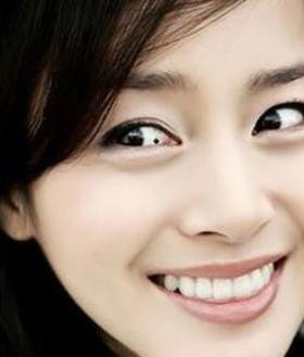 Nếu nốt ruồi mọc trong mắt, bạn nên cẩn thận khi điều khiển xe cộ.