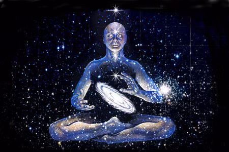 Ogmios sử dụng năng lực của mình để thuyết phục con người theo mình về thế giới bên kia. Ông cũng có khả năng tạo ra các viên thuốc thần gọi là defixione để ràng buộc linh hồn con người với mình. Khi một linh hồn đã bị thuyết phục, Ogmios sẽ dùng xích xuyên qua lưỡi họ và kéo họ xuyên qua tai ông. Theo sử sách, những linh hồn bị bắt thường rất biết ơn Ogmios và sẽ rất đau khổ, buồn bã nếu bị thả ra.