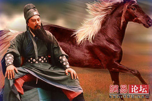 Khu chôn đầu Quan Vũ ở Lạc Dương được gọi là Vũ Lâm, rộng hơn 130ha, nằm cách thành phố Lạc Dương 7km về phía Nam, là quần thể kiến trúc cổ đại duy nhất ở Trung Quốc bao gồm cả mộ, miếu và rừng.