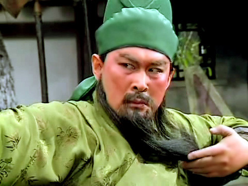 Ở Đương Dương, tỉnh Hồ Bắc, có mộ chôn phần thân của Quan Vũ, gọi là lăng như mộ của các đế vương. Trong khi đó, ở huyện Giải, tỉnh Sơn Tây cũng xây mộ táng phần hồn cho ông (do Quan Công chết không toàn thây), còn ở Thành Đô, Tứ Xuyên có mộ táng áo mũ của ông. Đầu, thân, hồn, áo mũ của Quan Công đều có mộ riêng...