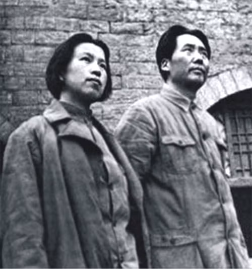 5. Giang Thanh, vợ Chủ tịch Mao Trạch Đông, là một trong những nhân vật chủ yếu lãnh đạo Đại Cách mạng văn hóa vô sản trong 10 năm (1966 – 1976). Bà là Ủy viên trung ương, Ủy viên Bộ chính trị Khóa 9, Khóa 10. Năm 1976, sau khi Mao Trạch Đông qua đời, Giang Thanh bị bắt, bị liệt vào “Lũ bốn tên” gồm Giang Thanh, Diêu Văn Nguyên, Vương Hồng Văn, Trương Xuân Kiều, đã làm loạn đất nước. Từ 20/11/1980 tới 25/1/1981, Tòa án tối cao tiến hành xét xử “Lũ bốn tên”. Giang Thanh bị kết án tử hình hoãn thi hành án hai năm. Năm 1991, qua đời trong tù, thọ 77 tuổi.