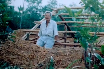 Ông Liên ngày bắt đầu xây dựng "làng chiến tranh".