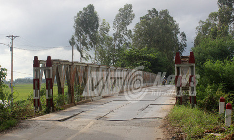 Cầu sắt Vĩnh Thông.