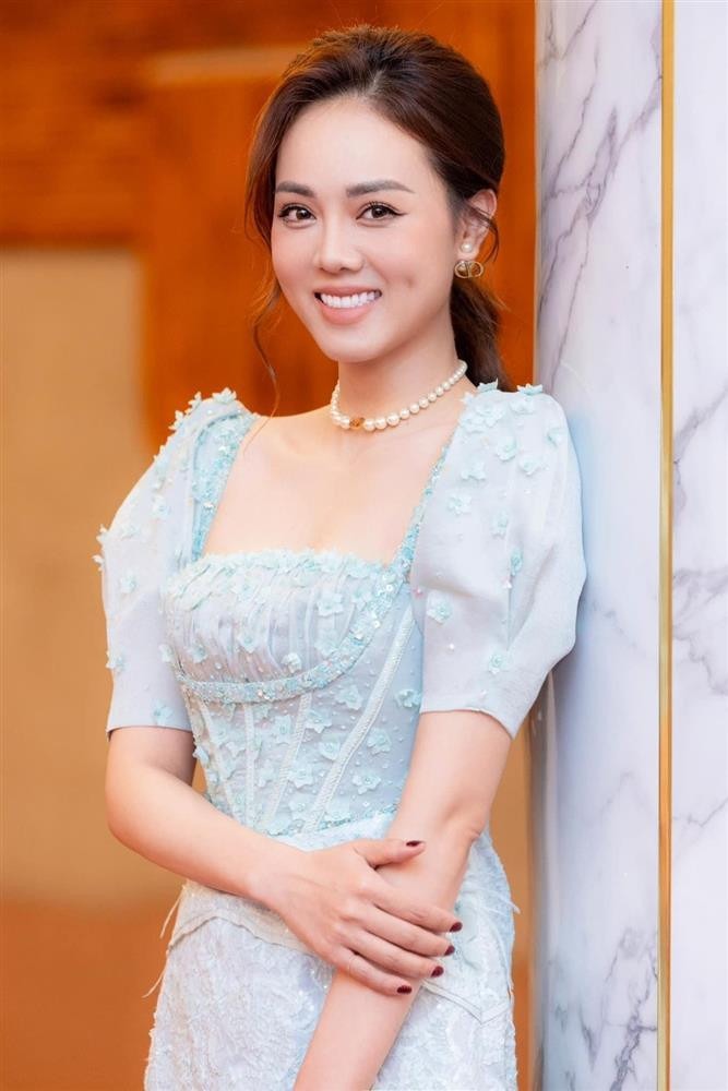 Vo NSND Cong Ly noi gi ve tin don kho khan phai thanh ly hang hieu?-Hinh-3