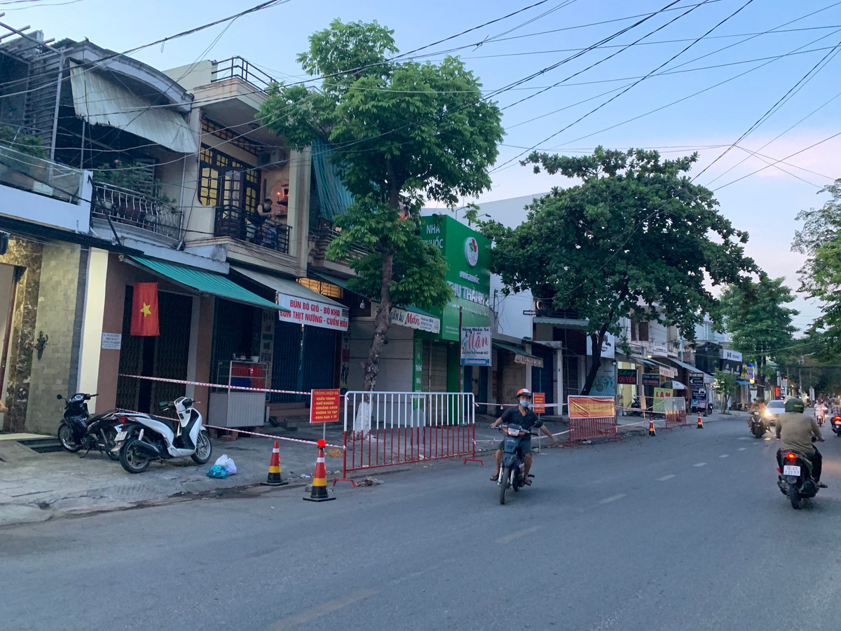  Quảng Ngãi: Tình hình dịch COVID-19 ở Quảng Ngãi diễn biến tích cực nên từ 0H ngày 15/7, tỉnh Quảng Ngãi nới lỏng giãn cách xã hội toàn tỉnh theo Chỉ thị 19 của Thủ tướng Chính phủ.