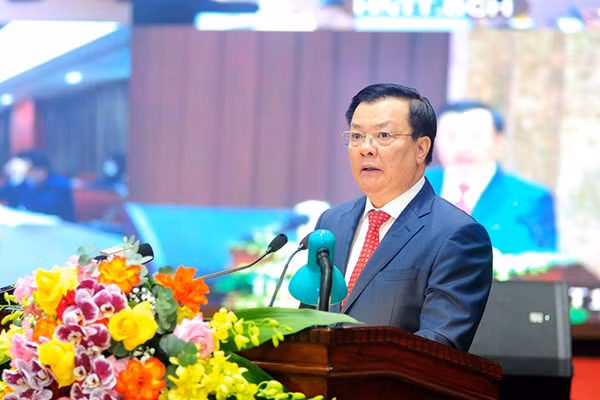 Bi thu Ha Noi: Kiem soat chat khi dieu tri F0 the nhe tai nha