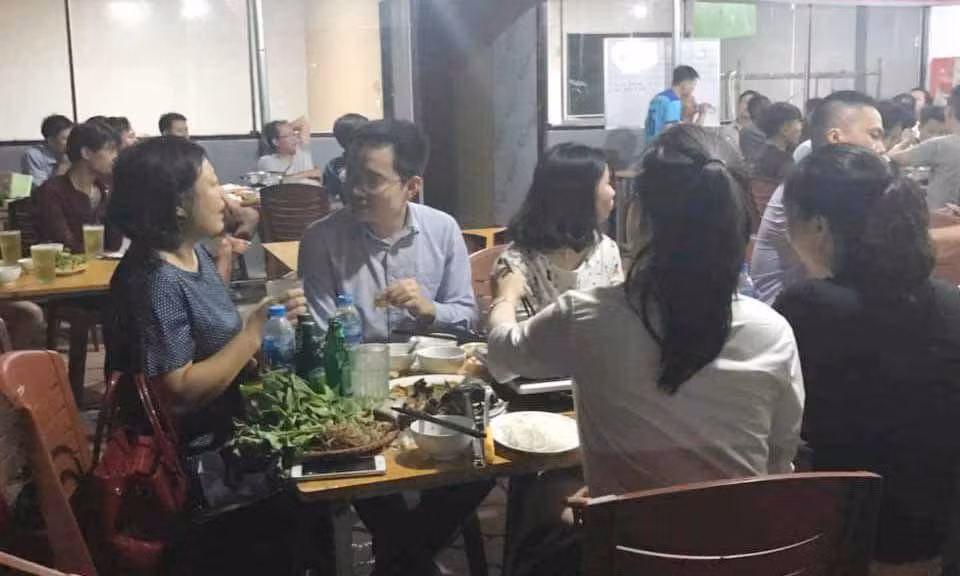 Vui mung mo quan, 2 thang duoi ruoi roi dong cua, lo chong lo