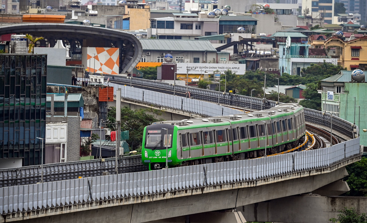 Trao đổi với Zing hôm 1/11, Bộ trưởng GTVT Nguyễn Văn Thể cho biết Bộ đang cố gắng tối đa để đưa dự án về đích sớm khi các công việc của dự án cơ bản đã xong. Tiến độ về đích của dự án có chuyển biến tích cực sau khi Phó thủ tướng Lê Văn Thành yêu cầu Bộ GTVT bàn giao công trình cho TP Hà Nội trước ngày 10/11.