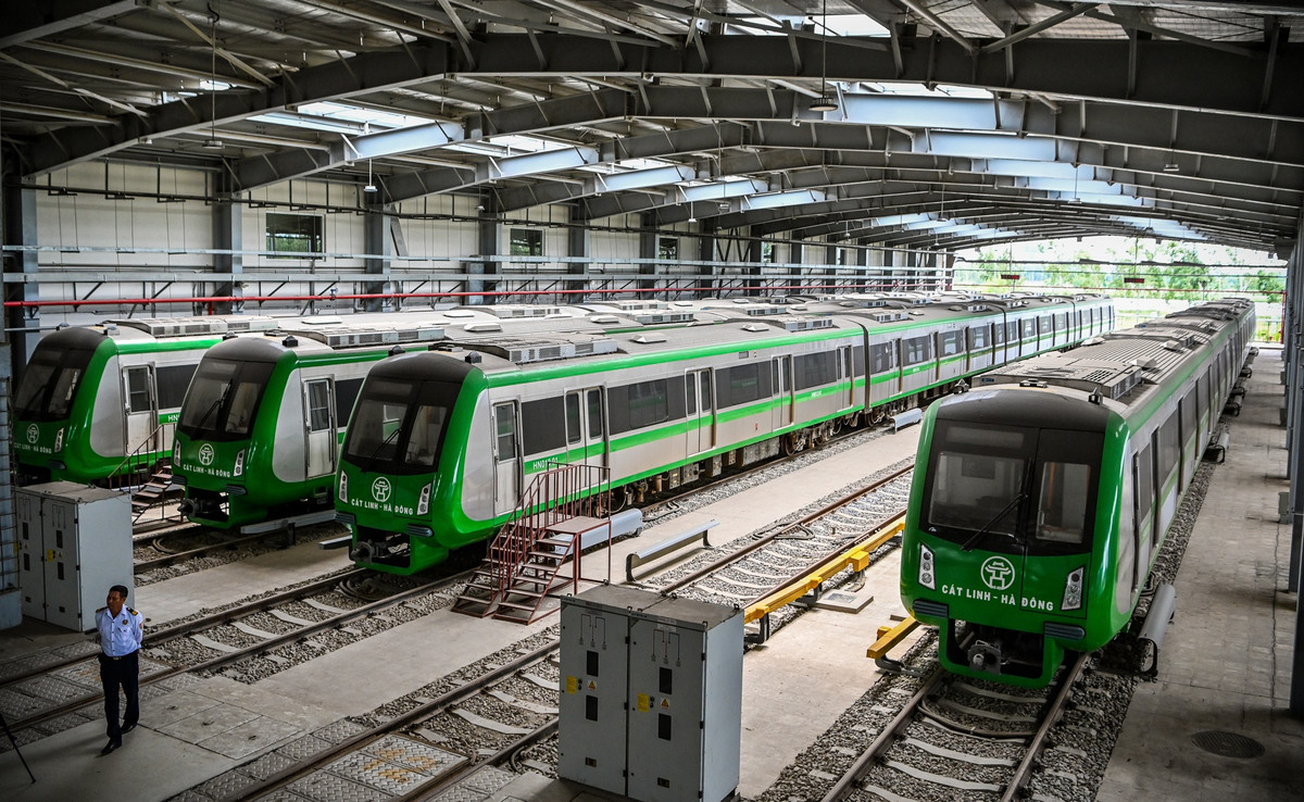 13 đoàn tàu hoạt động trên tuyến Cát Linh - Hà Đông tập kết tại khu Depot.