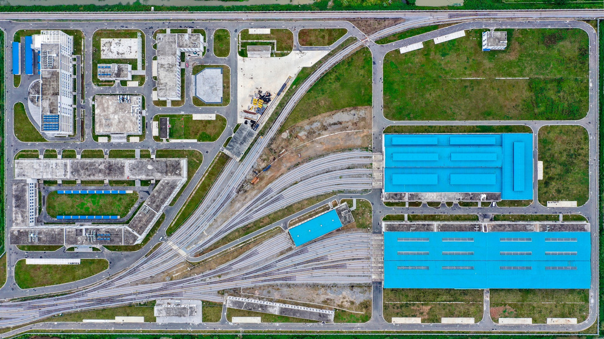 Điểm cuối của dự án là ga depot nằm tại phường Phú Lương (quận Hà Đông) với diện tích khoảng 19,6 ha, bao gồm các hạng mục chính như: Trung tâm điều hành vận tải OCC, xưởng bảo trì đoàn tàu, bãi tập kết tàu, bãi thử tàu, tòa nhà hành chính, trung tâm đào tạo, nhà kho...