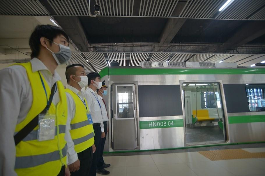 100% nhân viên phục vụ trên tàu đã được tiêm 2 mũi vaccine phòng Covid-19.