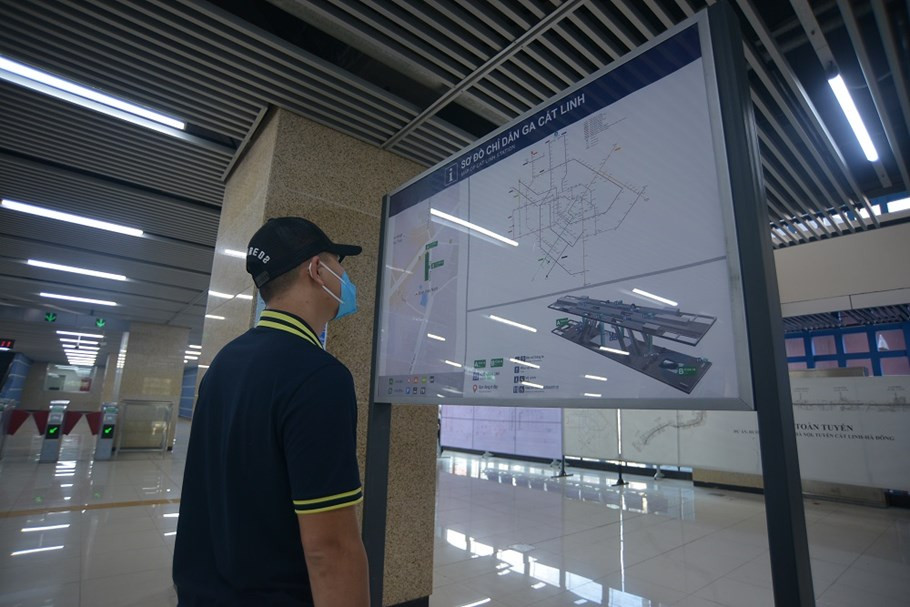 Trao đổi với phóng viên, Chủ tịch HĐTV kiêm Tổng giám đốc Công ty TNHH MTV Đường sắt Hà Nội Nguyễn Hồng Trường, cho biết: “Thực hiện ý kiến chỉ đạo của Phó Thủ tướng Lê Văn Thành, UBND TP Hà Nội giao công ty phối hợp với Ban quản lý dự án của Bộ Giao thông Vận tải là chủ đầu tư và tổng thầu chuẩn bị kế hoạch vận hành đường sắt Cát Linh - Hà Đông. Ngay sau khi tiếp nhận bàn giao, chúng tôi sẽ tiến hành tổ chức vận hành tàu, chở khách thương mại theo đúng kế hoạch”.