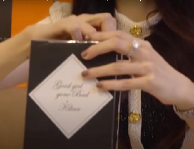 Nước hoa ''Good Girl Gone Bad'' của hãng Killian có giá hơn 5,7 triệu đồng.