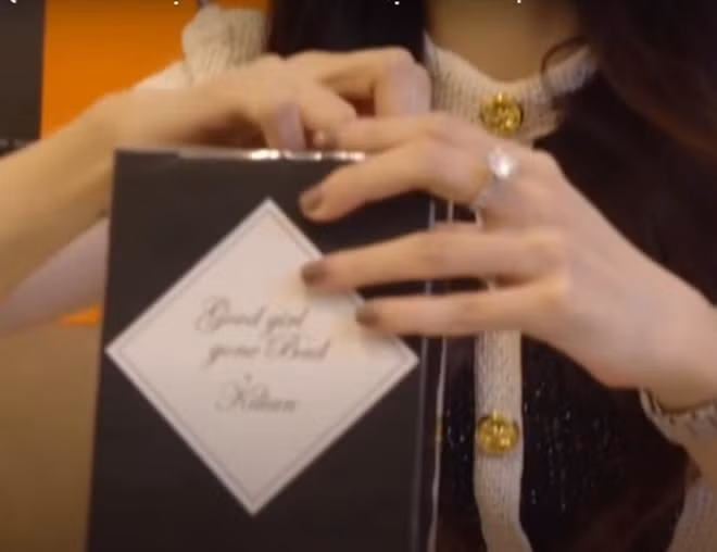 Nước hoa ''Good Girl Gone Bad'' của hãng Killian có giá hơn 5,7 triệu đồng.