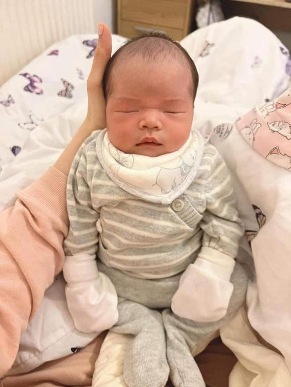 Cau thu Nguyen Van Dung va vo rich kid bat ngo cong khai-Hinh-6