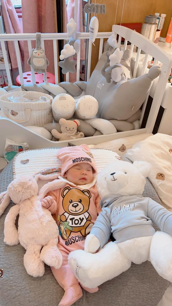 Cau thu Nguyen Van Dung va vo rich kid bat ngo cong khai-Hinh-5