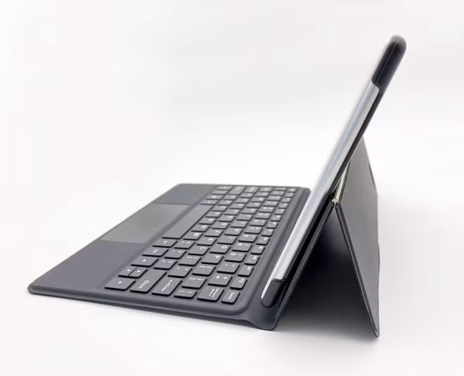 May tinh bang Masstel Tab10 Ultra - nho gon, chay Android 10