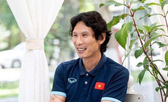 HLV Gong Oh-kyun tung thuc ca dem de nho ten cau thu-Hinh-2