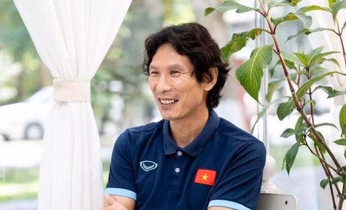 HLV Gong Oh-kyun tung thuc ca dem de nho ten cau thu-Hinh-2