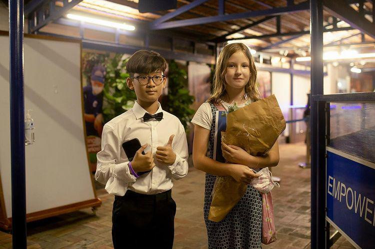 Quy tu 11 tuoi cua Le Quyen the hien tinh cam voi ban gai Tay