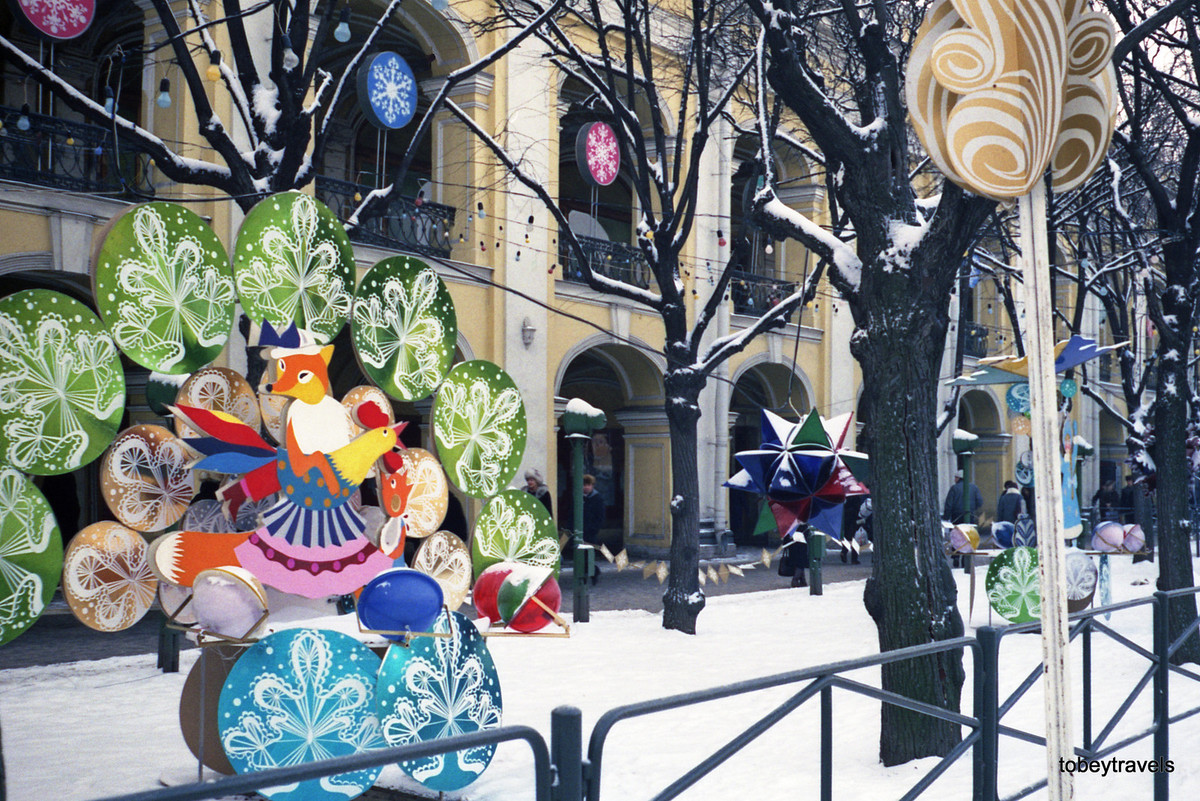 Trang trí mừng Giáng sinh trên đường phố Leningrad.