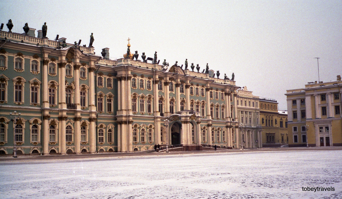 Mùa đông ở cung điện Mùa Đông, nhìn từ quảng trường Cung điện.
