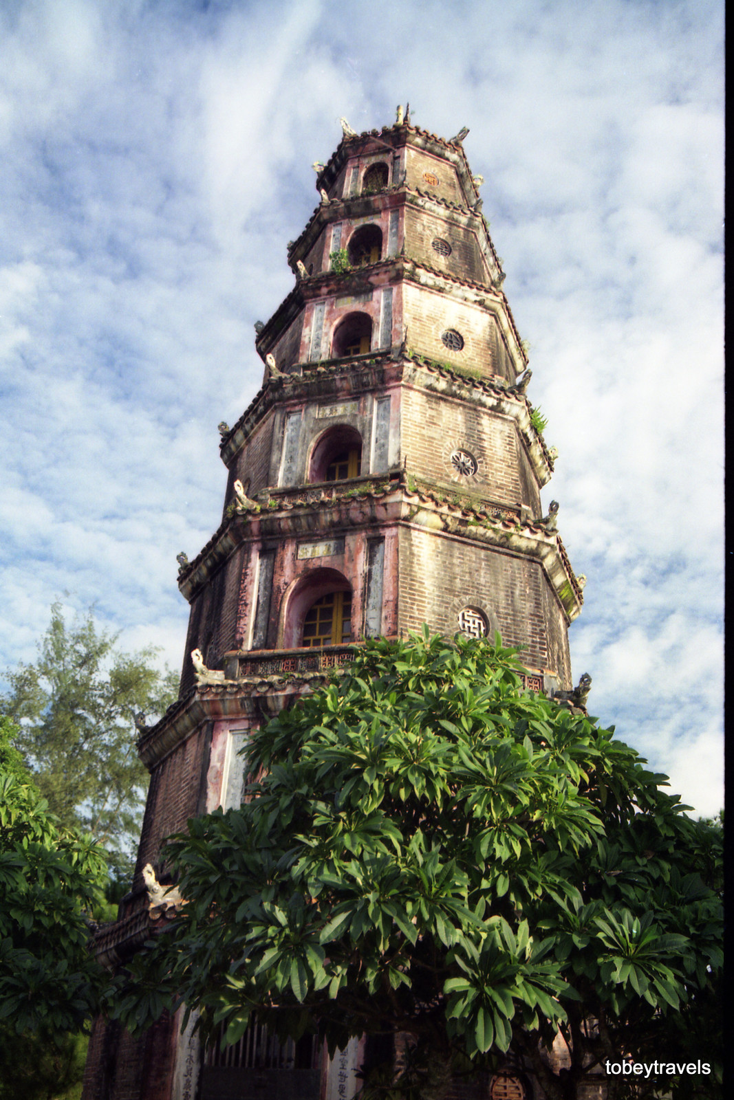 Tháp Phước Duyên của chùa Thiên Mụ, một biểu tượng của Cố đô Huế.